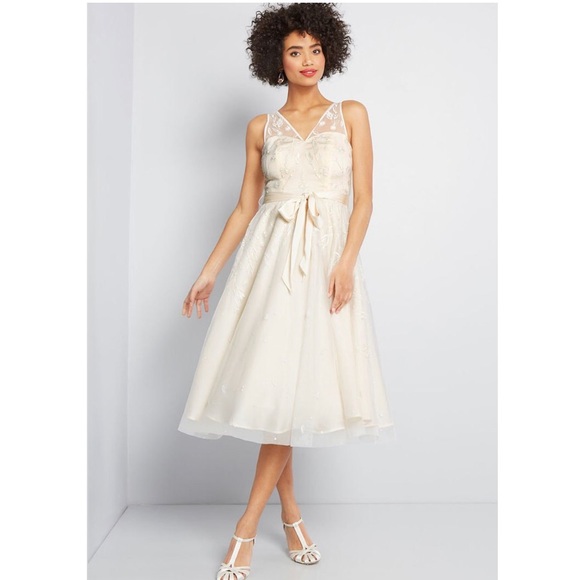 Modcloth Dresses & Skirts - ModCloth Ivory Midi Dress